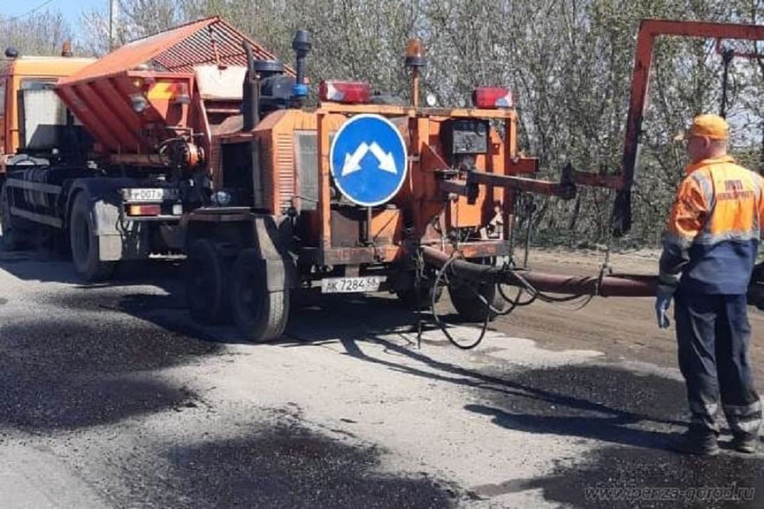 В Пензе проводят ремонт дорог и наносят разметку