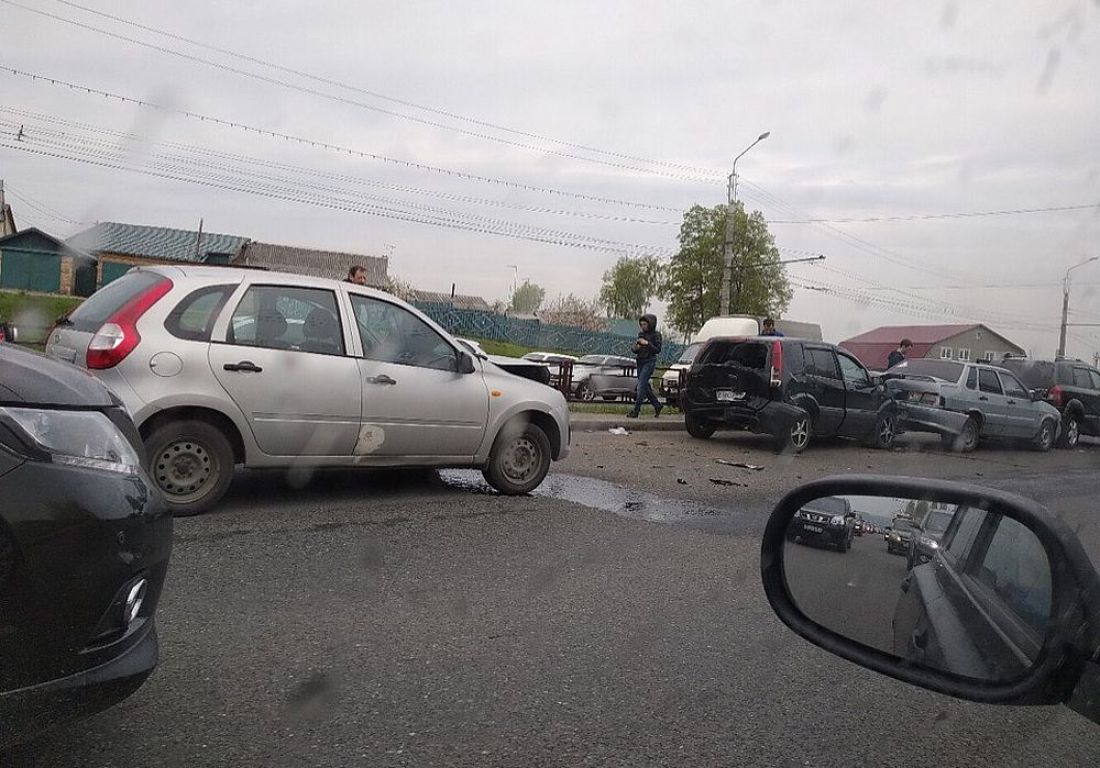 Перед Арбековским путепроводом в Пензе произошла массовая авария. Фото